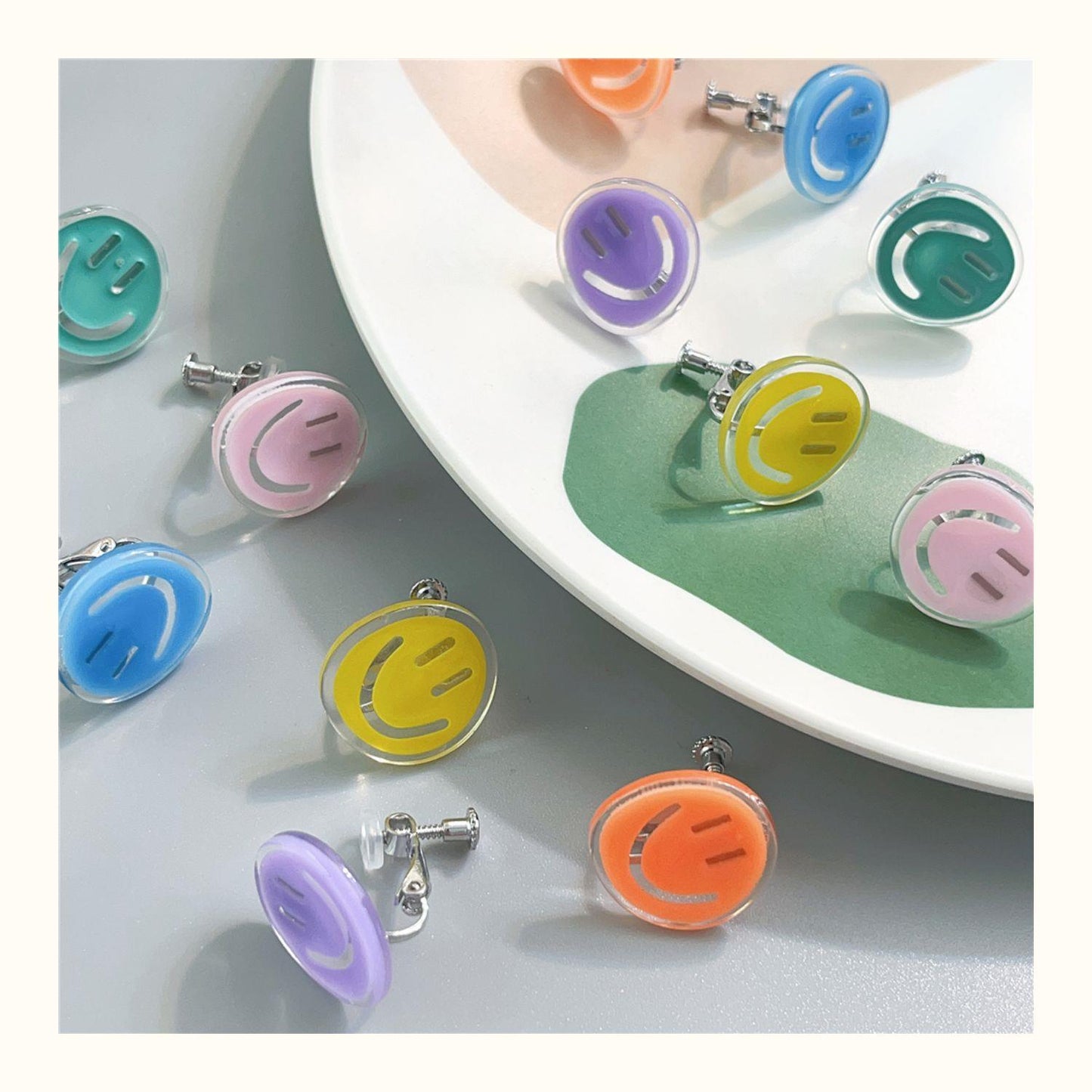 1 Pair Cute Smiley Face Enamel Arylic Ear Cuffs Ear Studs