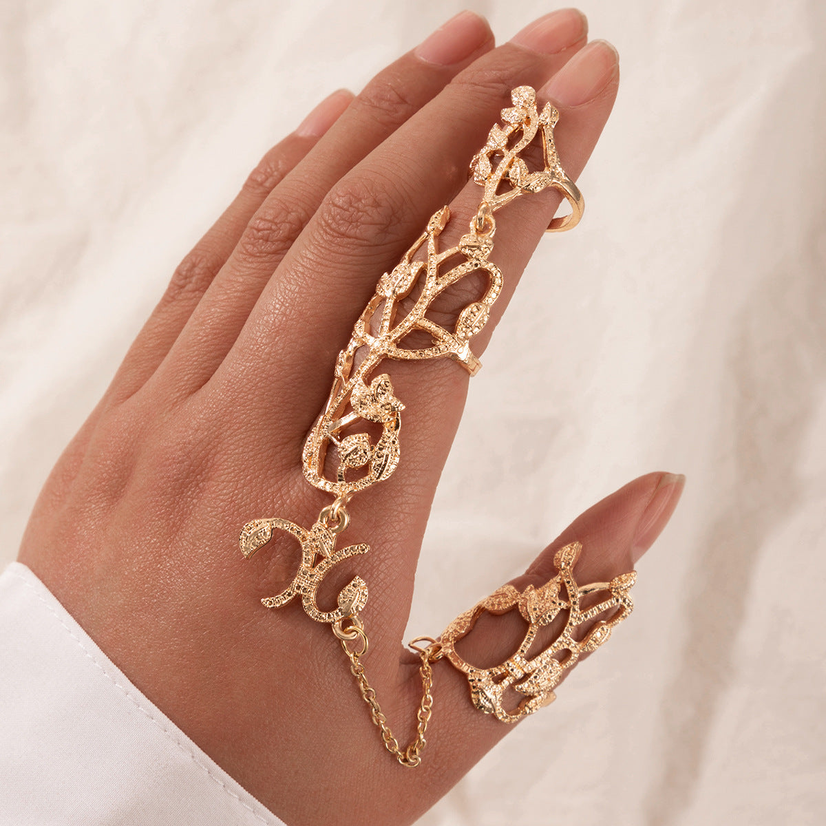 Fashion Hollow Flower Chain Carved Inlaid Rhinestone Ring Wholesale Gooddiy