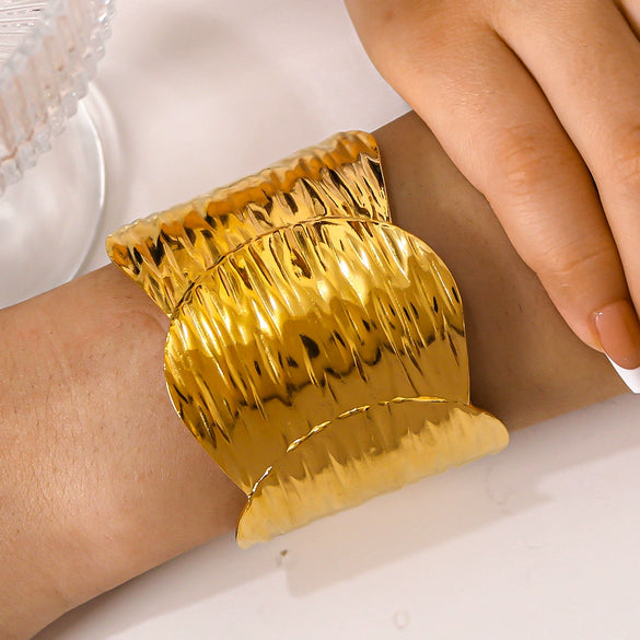 Adjustable Open Titanium Steel And 18K Stainless Steel Bracelet With Electroplating Treatment Metal Sense