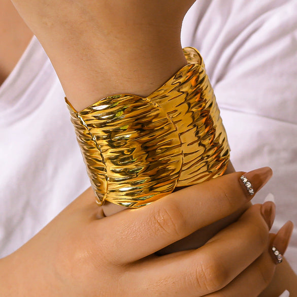 Adjustable Open Titanium Steel And 18K Stainless Steel Bracelet With Electroplating Treatment Metal Sense