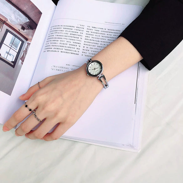 Allmatch Elegant Retro Metal Quartz Bracelet Watch For Female With Round Dial And Stainless Steel Strap