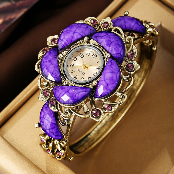 Alloy Bracelet Quartz Watch For Women Fashion Round Dial Moon Curved Edge Diamondencrusted