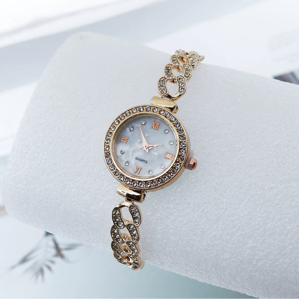 Alloy Casual Women's Round Diamond Quartz Watch