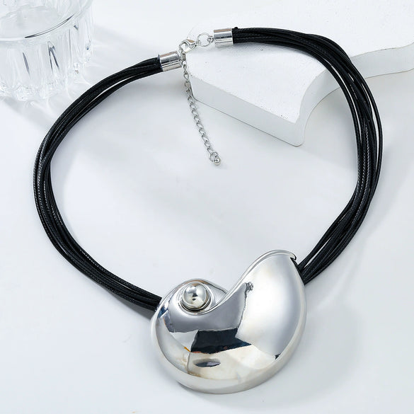 Alloy Conch Necklace Women's Fashionable Metal Pendant With Animal Geometric Style Electroplated