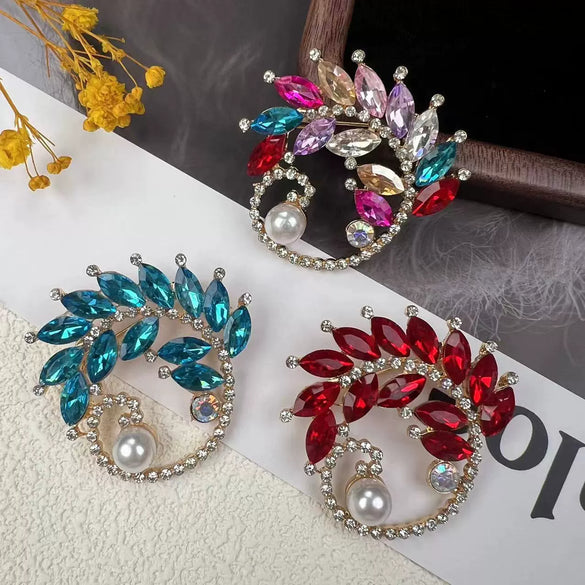 Alloy Crystal Brooch With Leaf Pattern And Electroplating Retro Feminine And Unisex Suit Accessory