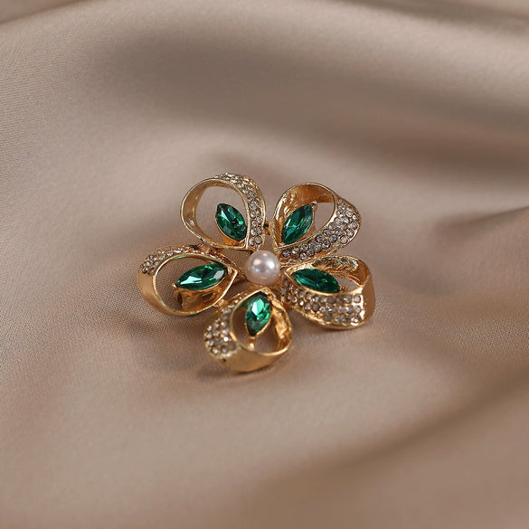 Alloy Crystal Fivepetal Flower Women's Brooch With Electroplating