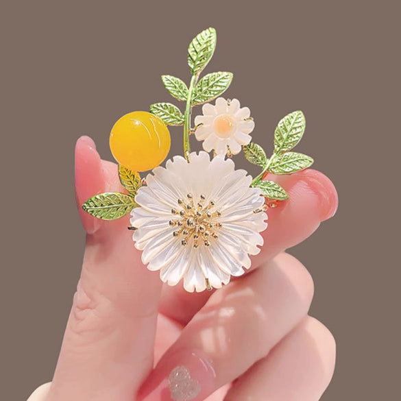 Alloy Daisy Flower Brooch For Women With Electroplating Treatment