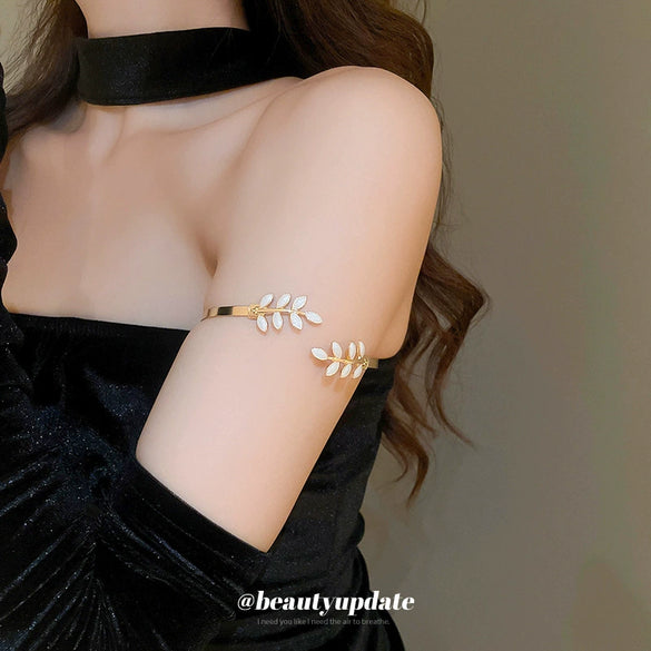 Alloy Dropping Leaves Open Bracelet Minimalist Style With Dripping Oil Treatment For Women