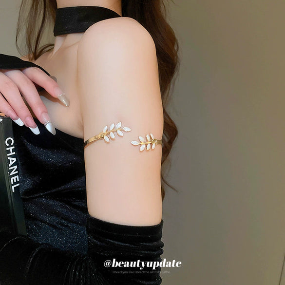Alloy Dropping Leaves Open Bracelet Minimalist Style With Dripping Oil Treatment For Women