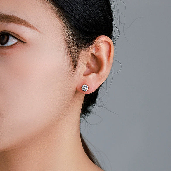 Alloy Electroplated 24K Gold Fourclaw Single Zircon Women's Casual Style Earrings