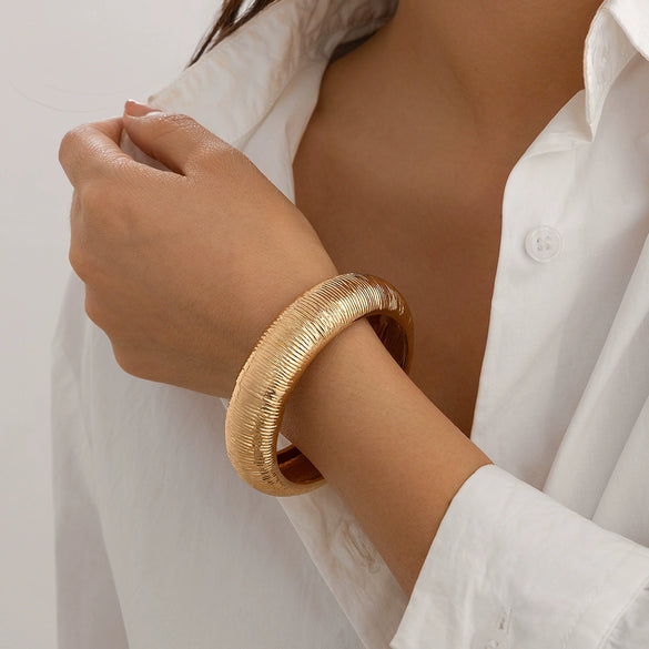Alloy Exaggerated Geometric Electroplated Spring Bracelet