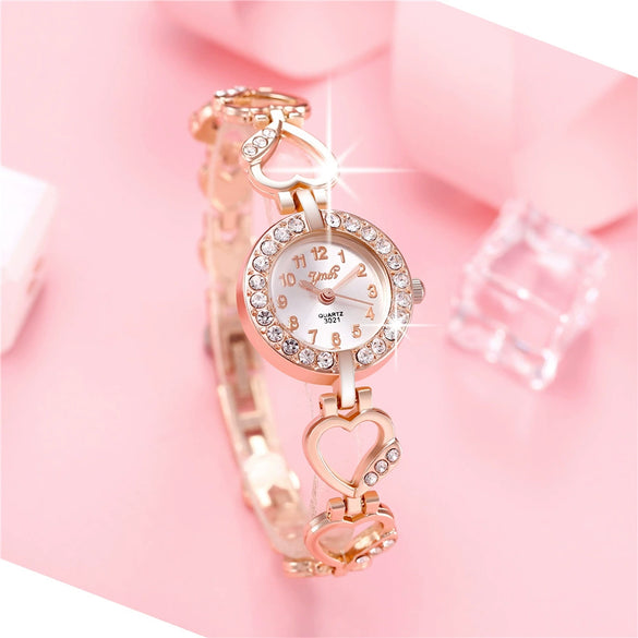 Alloy Fashion Heart String Bracelet Women's Quartz Watch With Round Dial