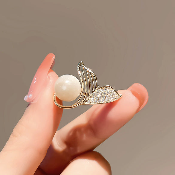 Alloy Fishtail Flower Pearl Brooch Electroplated Women's Decorative Jewelry