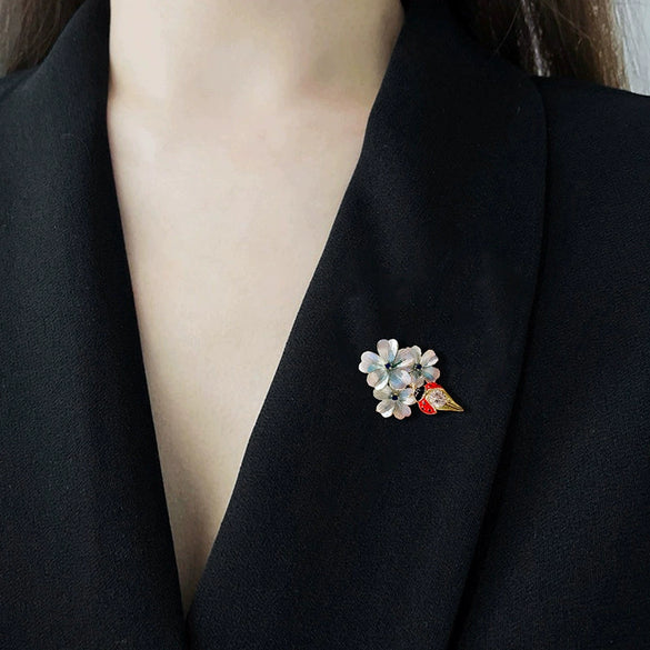 Alloy Flower Bee Women's Brooch Electroplating Accessories