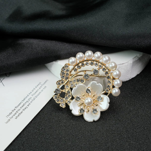 Alloy Flower Brooch Accessories With Pearl And Diamondencrusted Vintage Style
