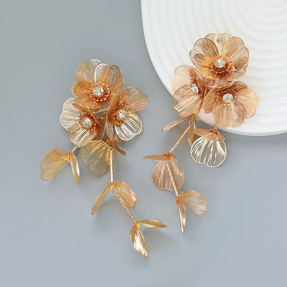 Alloy Flower Earrings For Women Styling With Diamond Design