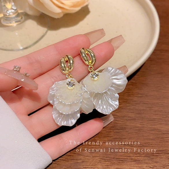 Alloy Flower Pattern Electroplated Women's Retro Exaggerated Earrings
