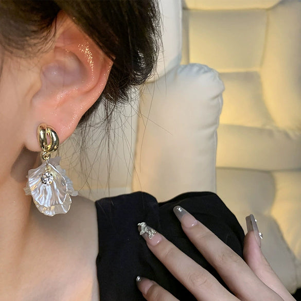 Alloy Flower Pattern Electroplated Women's Retro Exaggerated Earrings