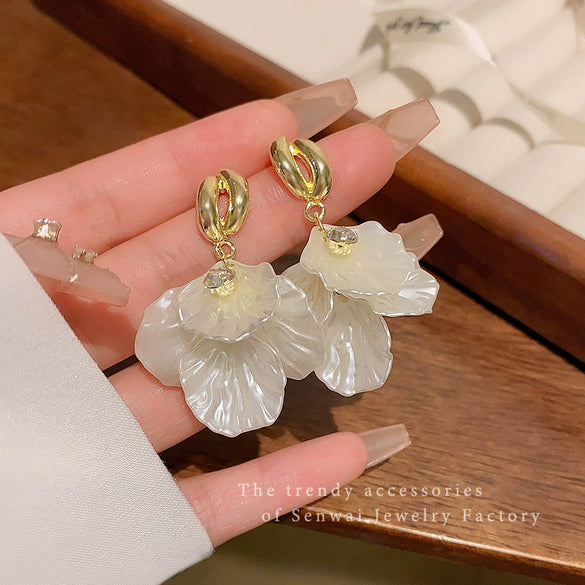 Alloy Flower Pattern Electroplated Women's Retro Exaggerated Earrings