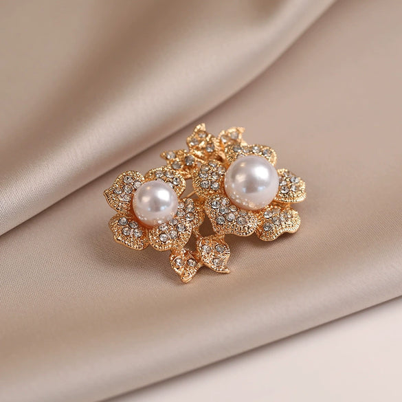 Alloy Flower Pearl Antiexposure Electroplating Women's Minimalist Retro Luxury Coat Brooch
