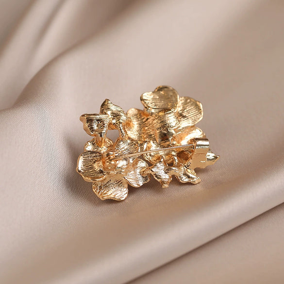 Alloy Flower Pearl Antiexposure Electroplating Women's Minimalist Retro Luxury Coat Brooch