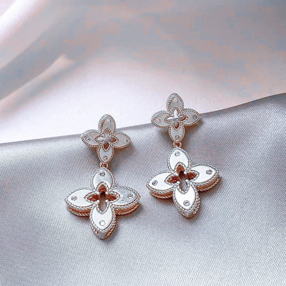 Alloy Flower Retro Electroplated Women's Earrings