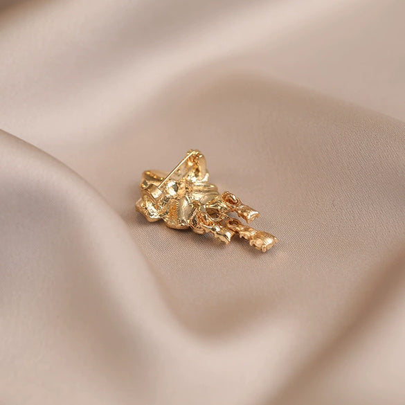 Alloy Flower Shape Electroplated Women's Minimalist Camellia Tassel Brooch Accessories