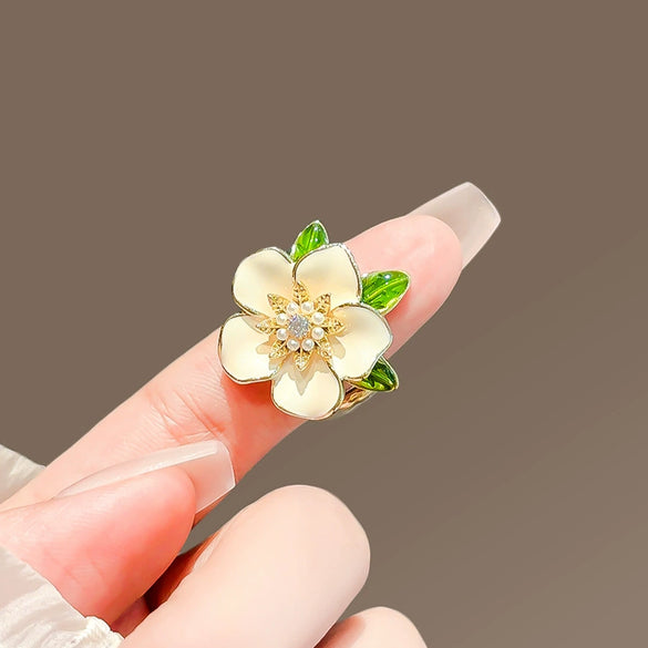 Alloy Gardenia Flower Brooch For Women With Electroplating Traceless Pins And Antirunning Buckle