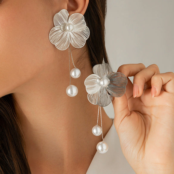 Alloy Geometric And Flower Patterned Electroplated Threedimensional Ginkgo Leaf Women's Earrings