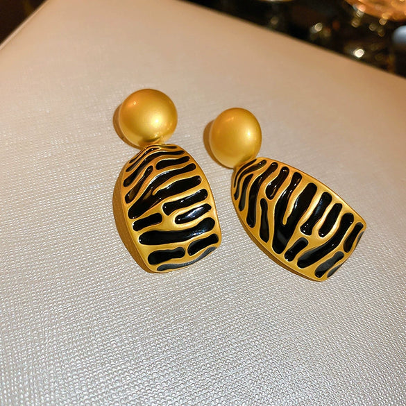 Alloy Geometric Drop Shape Diamond Design Women's Vintage Earrings