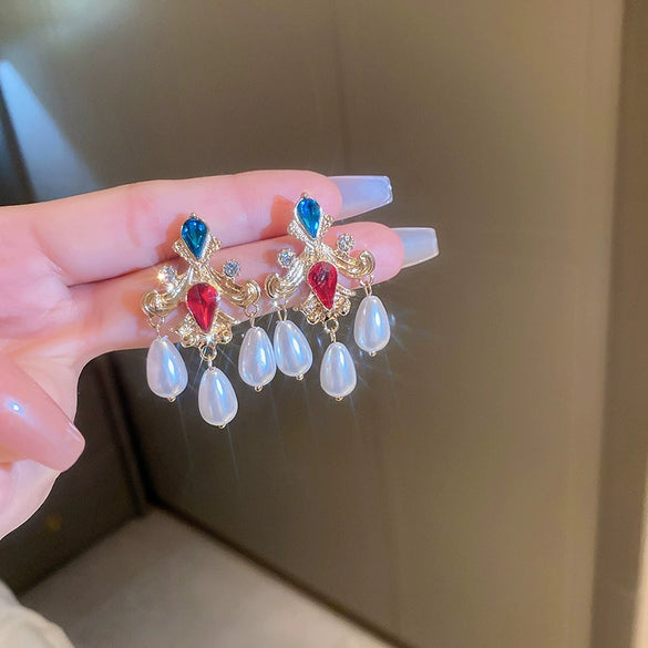 Alloy Geometric Drop Shape Diamond Design Women's Vintage Earrings