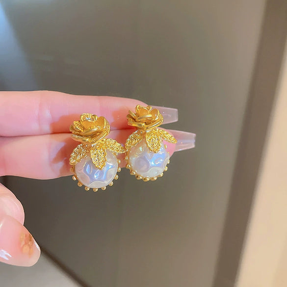 Alloy Geometric Drop Shape Diamond Design Women's Vintage Earrings