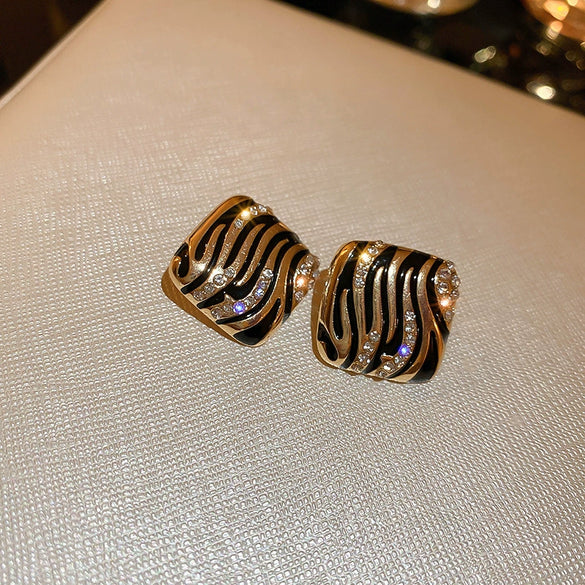 Alloy Geometric Drop Shape Diamond Design Women's Vintage Earrings