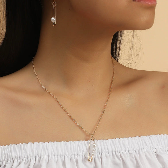 Alloy Geometric Micropaved Zircon Electroplated Paperclip Bracelet For Women