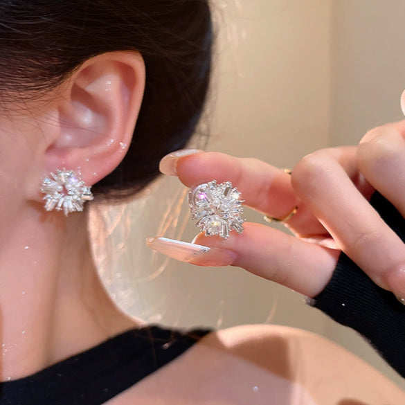 Alloy Geometric Sunflower Pearl Women's Light Luxury Minimalist Electroplating Ear Clip Earrings
