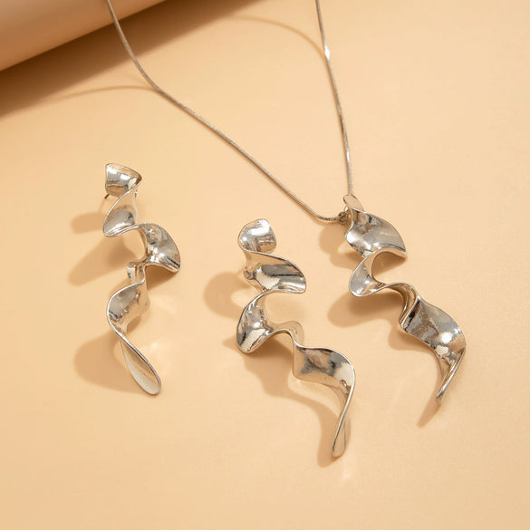 Alloy Geometric Twisted Electroplated Women's Liquid Metal Necklace