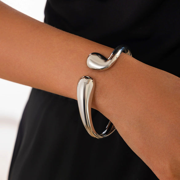 Alloy Geometric Water Drop Light Luxury Style Electroplated Bracelet