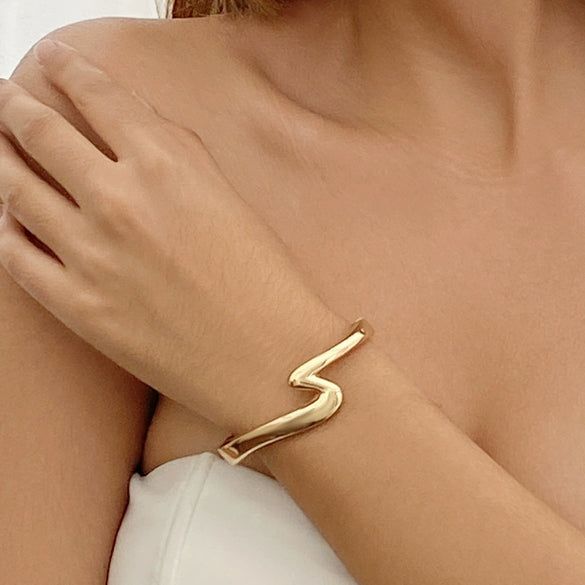 Alloy Geometry Curved Zshaped Glow Spring Electroplated Metal Bracelet