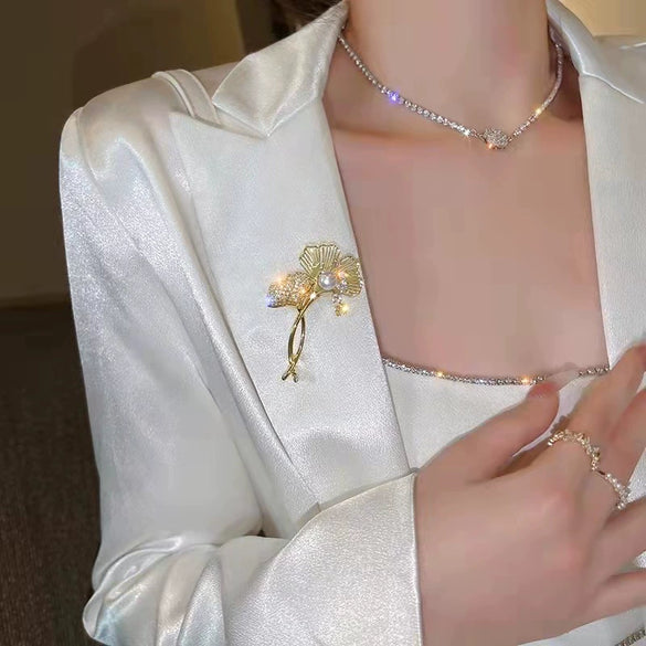 Alloy Ginkgo Leaf Imitation Pearl Brooch Natural Style Electroplated Women's Fashion Pin