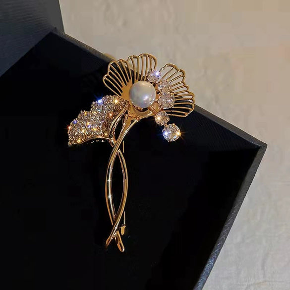 Alloy Ginkgo Leaf Imitation Pearl Brooch Natural Style Electroplated Women's Fashion Pin