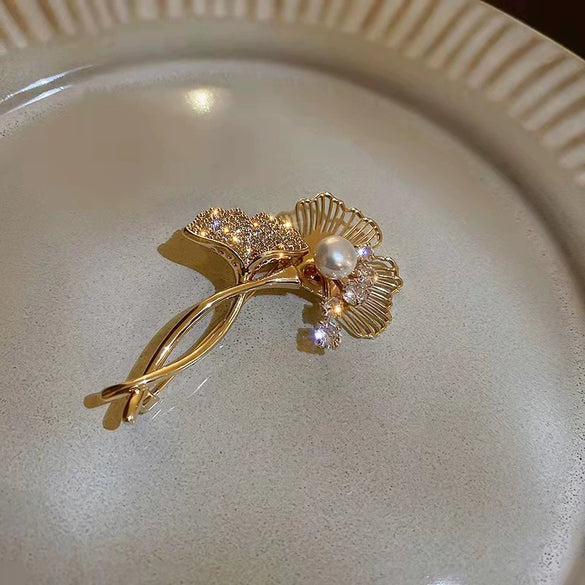 Alloy Ginkgo Leaf Imitation Pearl Brooch Natural Style Electroplated Women's Fashion Pin