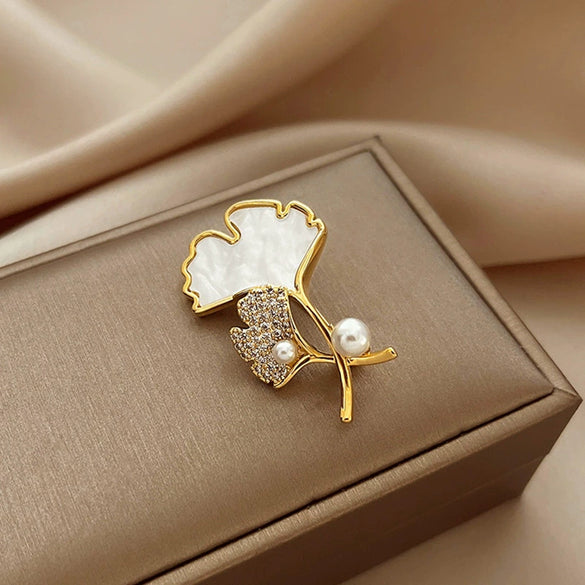 Alloy Ginkgo Leaf Women's Brooch With Electroplating Natural Style