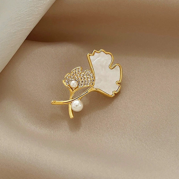 Alloy Ginkgo Leaf Women's Brooch With Electroplating Natural Style