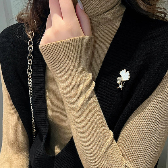 Alloy Ginkgo Leaf Women's Brooch With Electroplating Natural Style