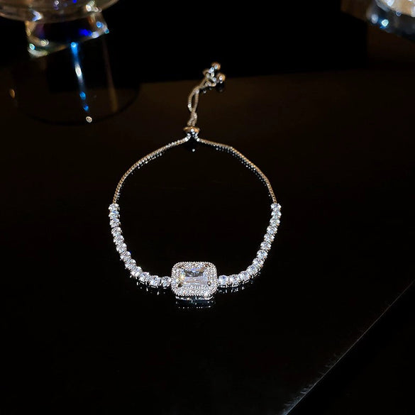 Alloy Gold Electroplated Butterfly Pearl Women's Bracelet With Animal Pattern