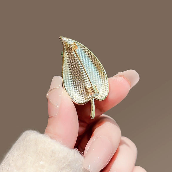 Alloy Green Leaf Brooch Electroplated For Women With Niche Design Sense