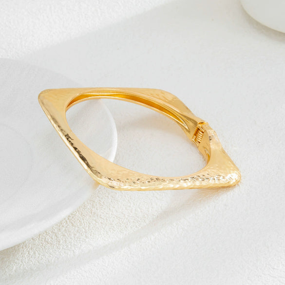 Alloy Hammered Geometric Curved Exaggerated Open Bracelet With Electroplating