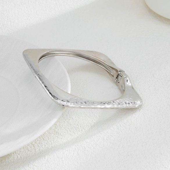 Alloy Hammered Geometric Curved Exaggerated Open Bracelet With Electroplating