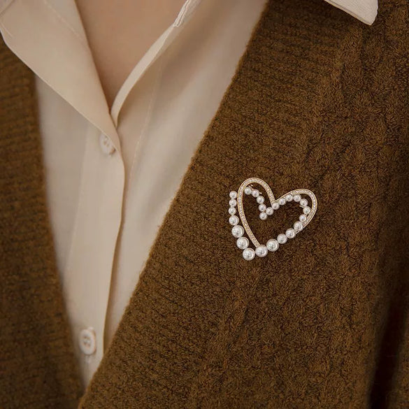 Alloy Heart Pearl Brooch With Flower Pattern And Electroplating For Women