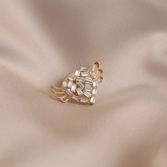 Alloy Heartshaped Wing Brooch For Women With Electroplating Minimalist Style